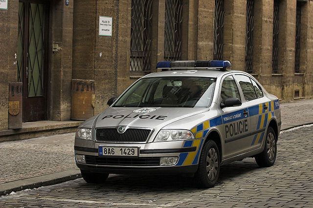 Prawo w Czechach. Policjanci "kradli" auta złodziejom