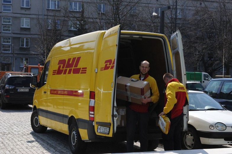 DHL wstrzymuje przewozy niestandardowych paczek, handlowcy mają problemy