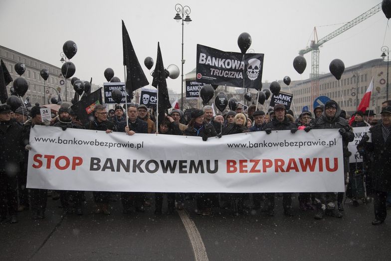 Demonstracja "Stop Bankowemu Bezprawiu." "Mówimy rządzącym, by zakończyli bankowe oszustwa i przekręty"