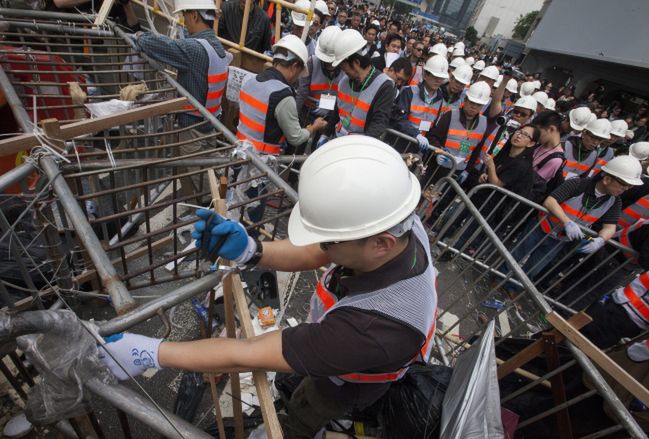 Protesty w Hongkongu. Rozpoczęto usuwanie barykad w dzielnicy finansowej