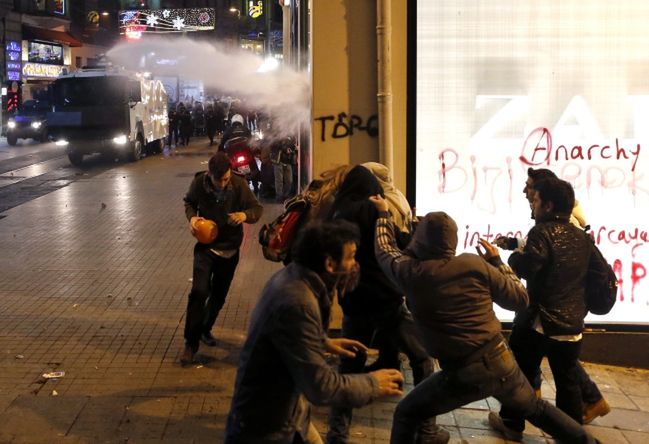 Protesty w Turcji. Starcia w trakcie antyrządowej demonstracji w Stambule