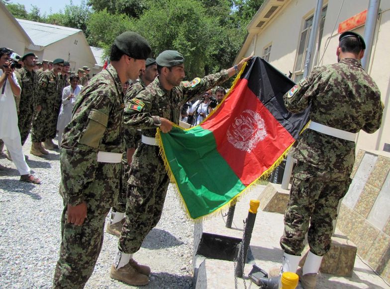 Konflikt w Afganistanie. Lokalny dowódca sił specjalnych zdezerterował do talibów
