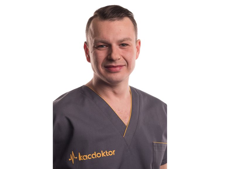 Tomasz Hendzel jest lekarzem i założycielem firmy kacdoktor.pl.