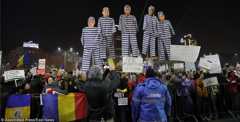 Rząd Rumunii ugiął się pod naciskiem tłumów. Nie będzie legalizacji korupcji