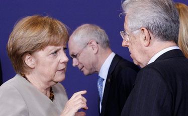 Kanclerz Angela Merkel z premierem Mario Montim
