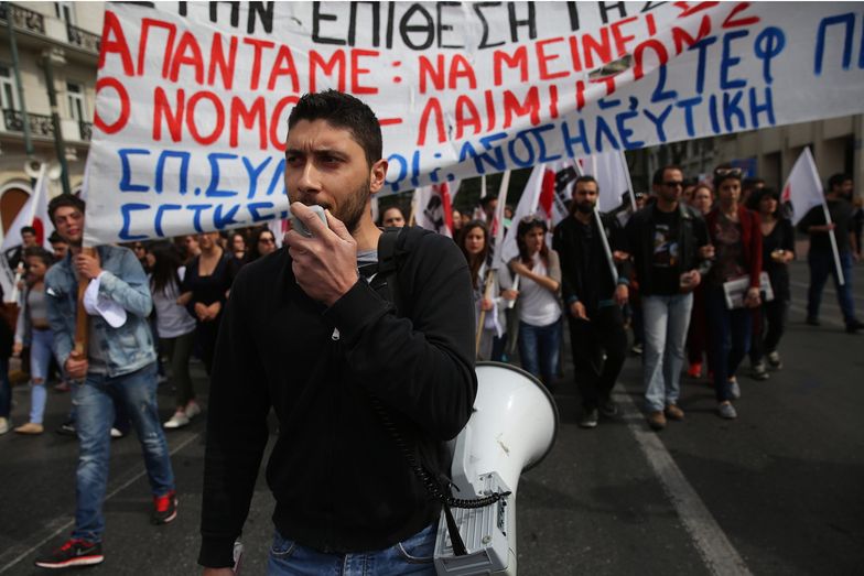 Pomoc dla Grecji. W parlamencie debata o oszczędnościach, na ulicach protesty