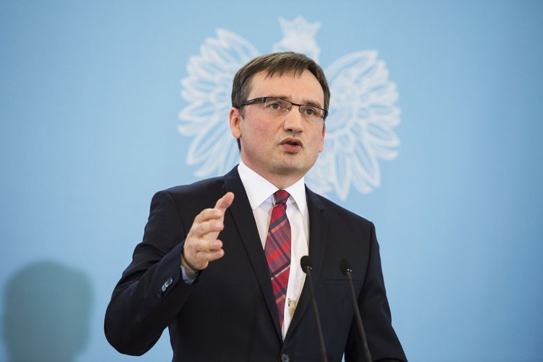 Ziobro bierze się za alimenciarzy. Koniec z "rajem dla cwaniaków"