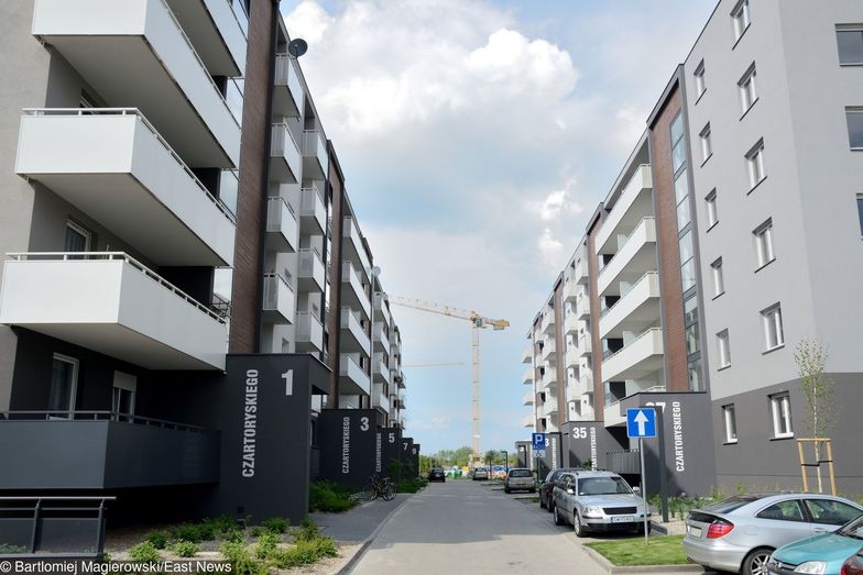 Niezmiennie dobrze sprzedają się mieszkania w centrach miast. Ale warto pomyśleć też nad dalszymi dzielnicami, za to z dobrym dojazdem.