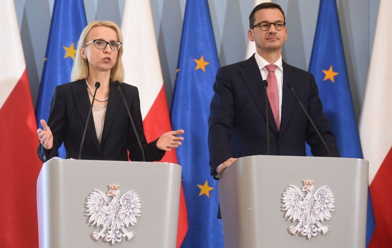 Minister finansów Teresa Czerwińska i premier Mateusz Morawiecki