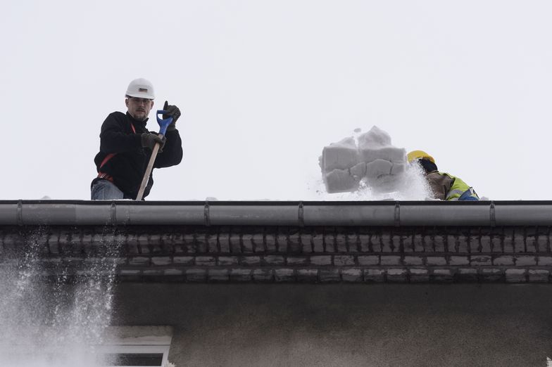 Kontrole zaśnieżonych dachów. Za zaniedbanie odśnieżania grożą mandaty