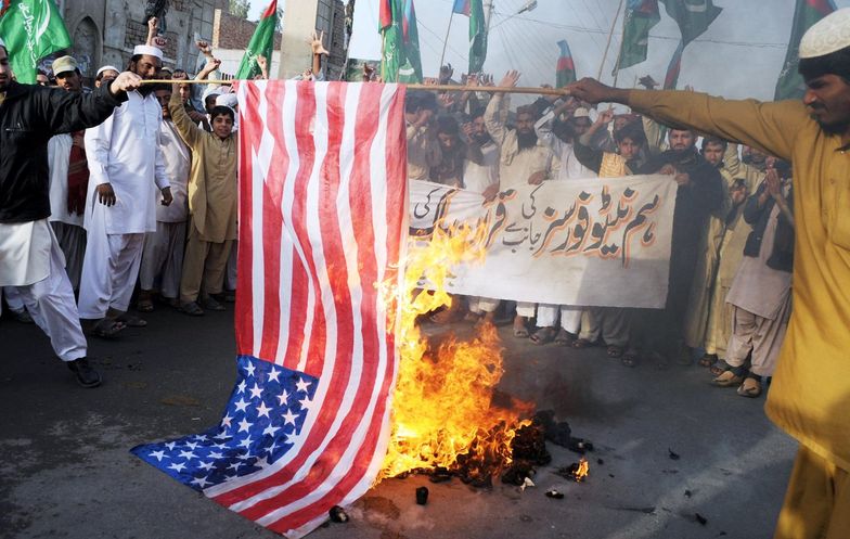 Zamach w Afganistanie. Zabili cywili, bo Amerykanie spalili Koran