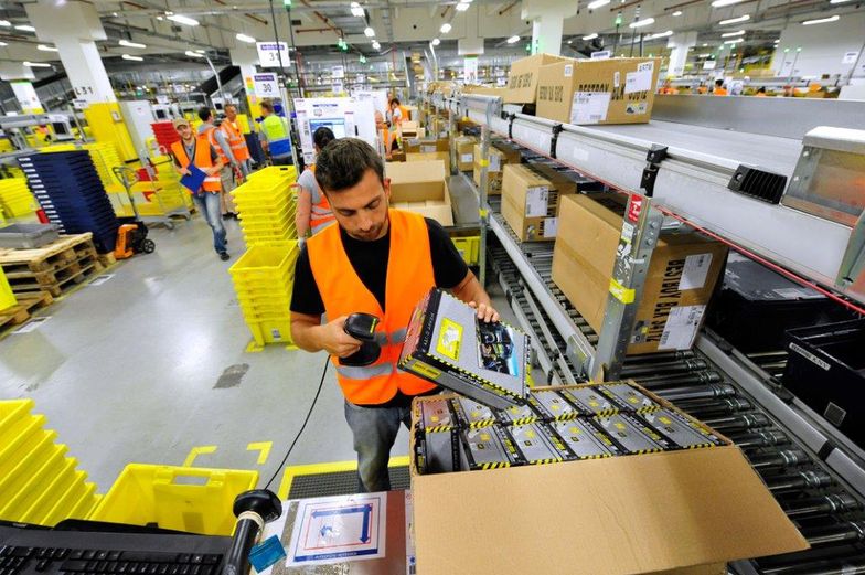 Amazon podnosi płace pracownikom