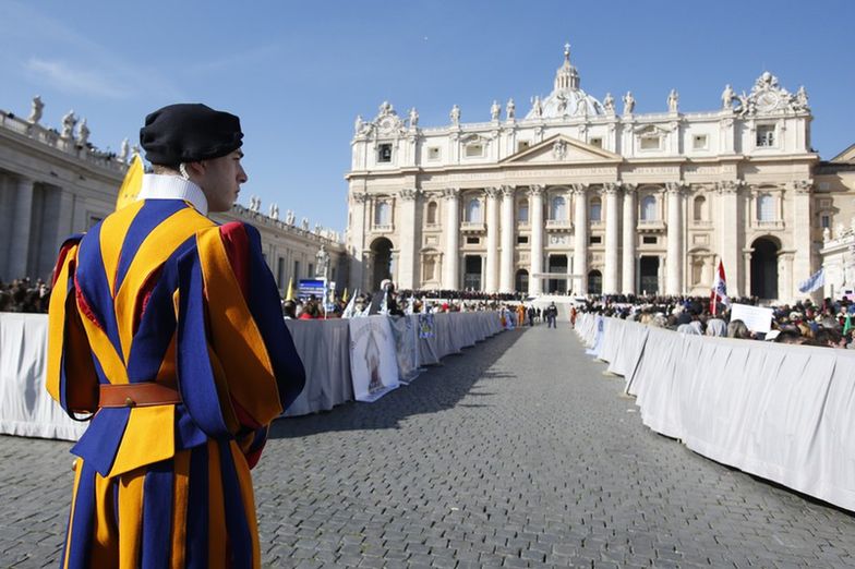 Pracownicy Watykanu będą odbijać karty zegarowe