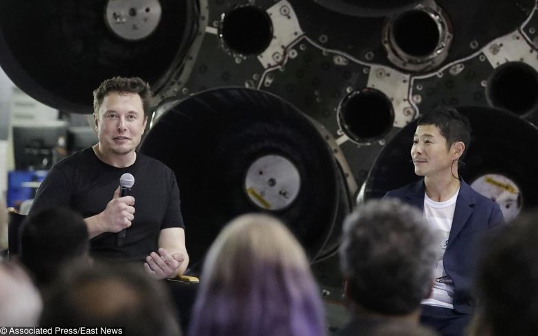 Elon Musk i Yusaku Maezawa. To właśnie 42-letni Japończyk za kilka lat poleci z firmą Muska w kosmos