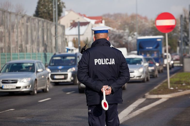 Korupcja w Polsce. Policjant drogówki oskarżony o przyjęcie 10 tys. zł