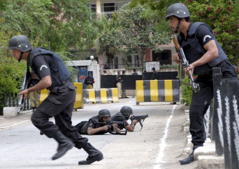 Policjant w Pakistanie ma być szczupły i sprawny