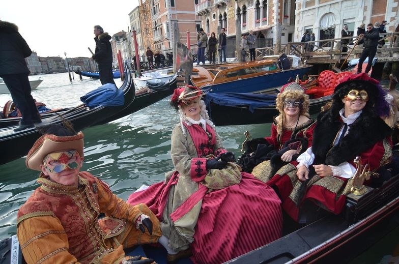 Karnawał w Wenecji pod hasłem "Żyj kolorowo"