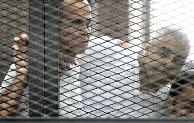 Egipt: Trzech dziennikarzy skazanych na więzienie