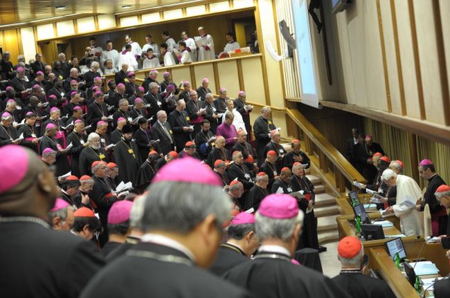 Synod: Nie dla związków homoseksualnych, dalsza dyskusja o rozwodnikach