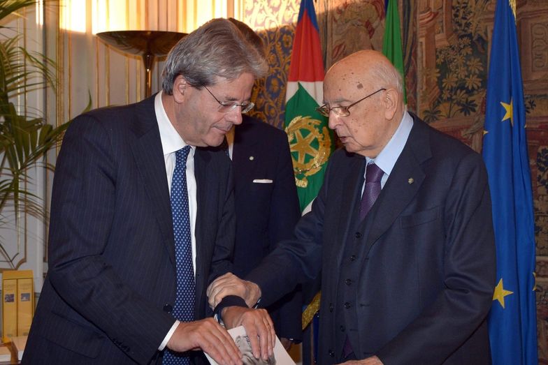 Paolo Gentiloni (z lewej),<br>prezydent Giorgio Napolitano (z prawej)