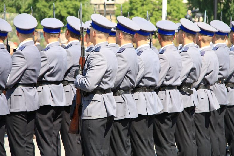 Aby ratować policyjną kasę, policjanci mają się w trybie natychmiastowym pożegnac z dodatkami