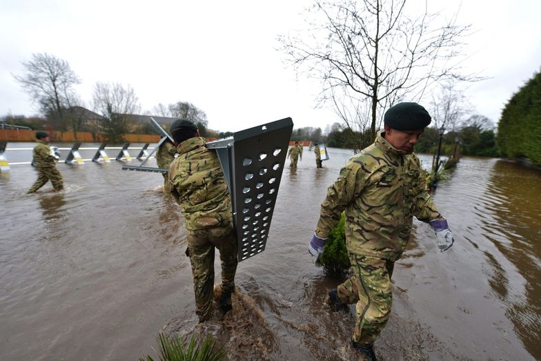 Londyn: Agencje ubezpieczeniowe zwodzą powodzian