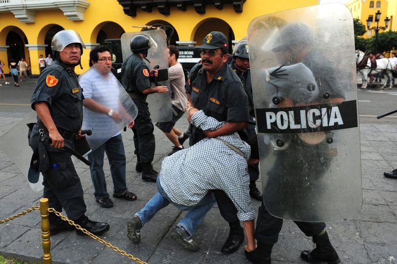 Stan wyjątkowy w Peru po krwawych protestach