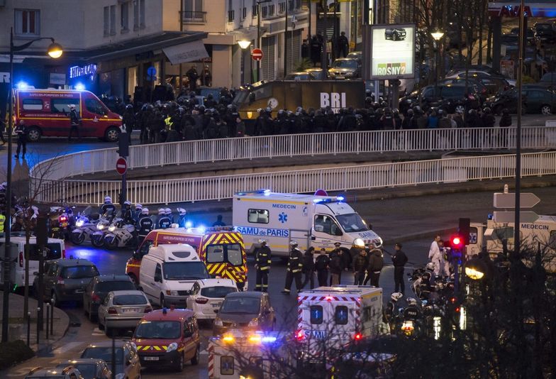 Zamachowcy z Paryża zginęli w akcji antyterrorystów. Czterech zakładników nie żyje