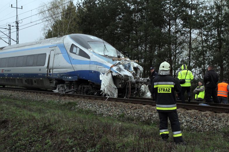 Wypadek pod Opolem w kwietniu. Pociąg do dziś nie jest naprawiony i nie wiadomo, kiedy będzie