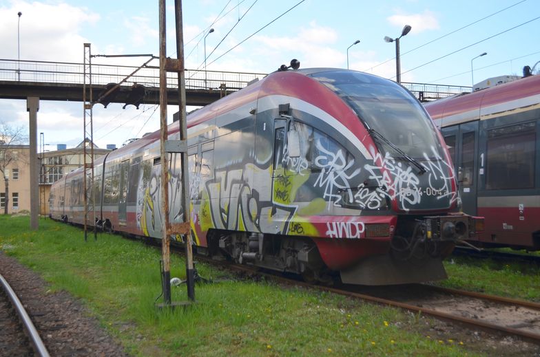 Wycofane z eksploatacji składy ED74 w bazie PKP Intercity Kraków-Bieżanów.