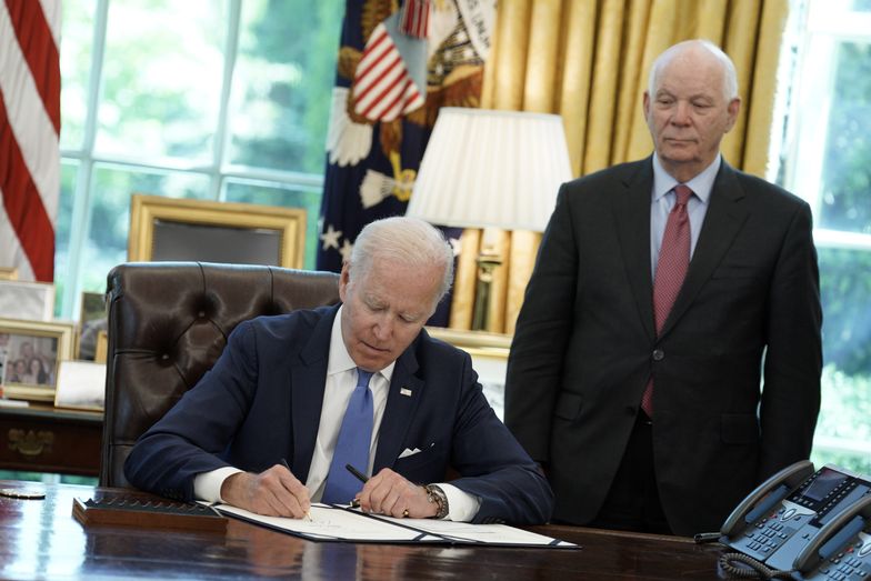 Prezydent USA podpisał akt, który pozwoli na ogromną pomoc militarną dla Ukrainy