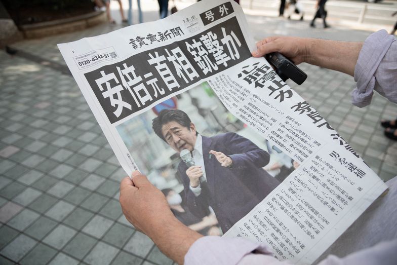 Chciał wyrwać Japonię z macek marazmu. Shinzo Abe zasłynął z "abenomiki"