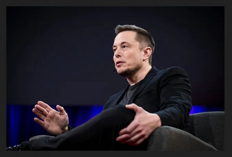 Twórca Tesli jest Elon Musk, miliarder i wizjoner.