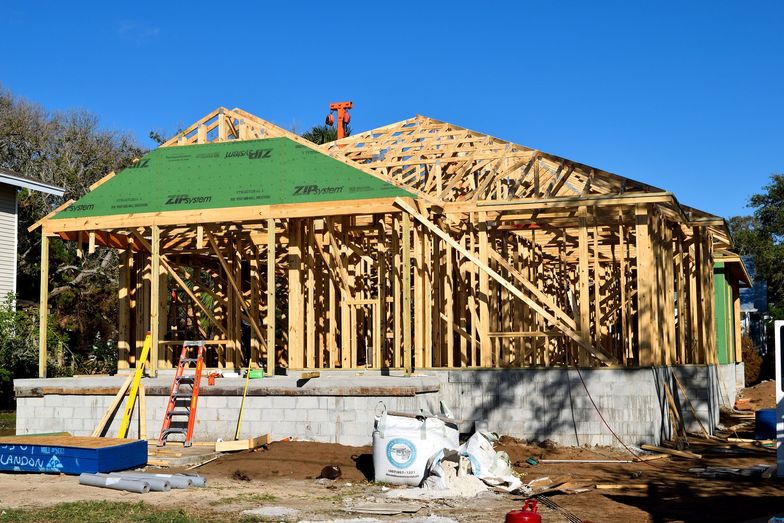 Pierwsze drewniane domy budowane przez PDD mają trafić do sprzedaży na początku przyszłego roku. Założenia były inne