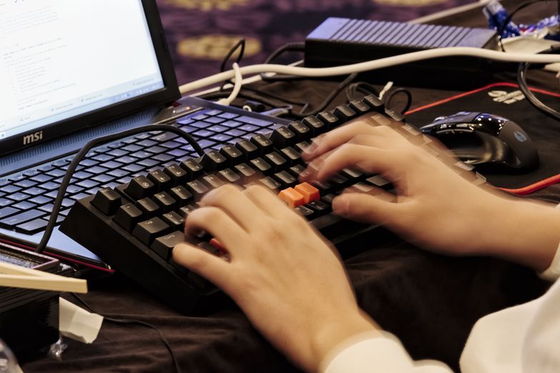 Trwa wojna w cyberprzestrzeni. Hakerzy zaatakowali ponad 6 tys. rosyjskich stron