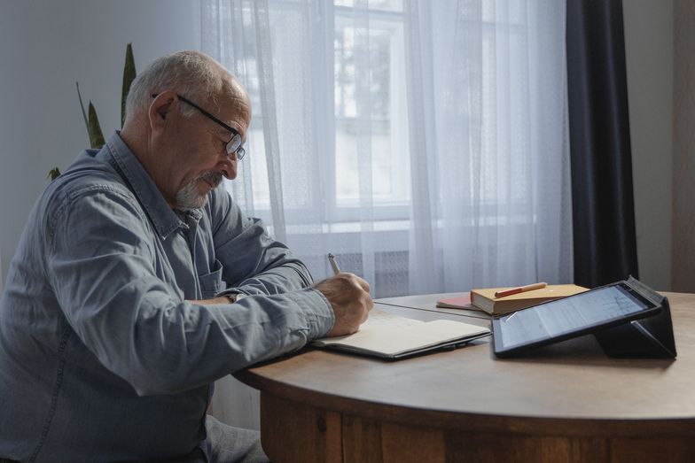 Coraz później na emeryturę? Polacy odkładają plany przez kryzys