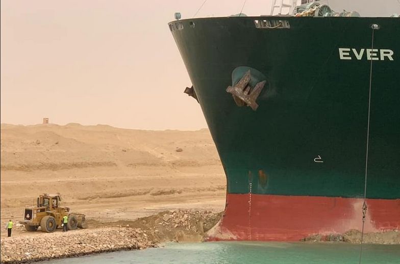 Kanał Sueski zablokowany nawet na miesiąc. To katastrofa dla globalnego handlu