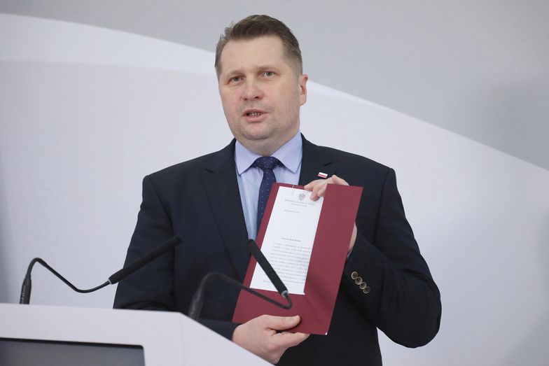 Zero złotych. Tyle więcej zarobią w tym roku nauczyciele