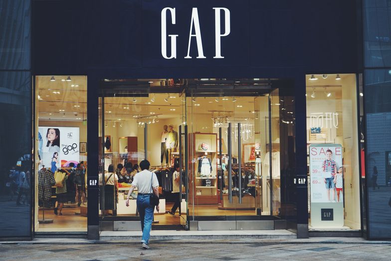 Handel. GAP zamyka sklepy w Wielkiej Brytanii i Irlandii, ale zostaje w sieci.