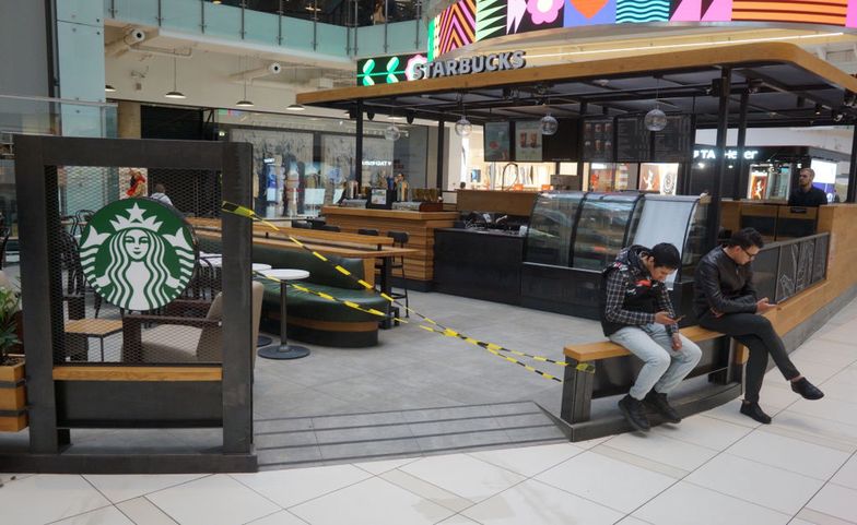 Starbucks po 15 latach na dobre wycofuje się z Rosji