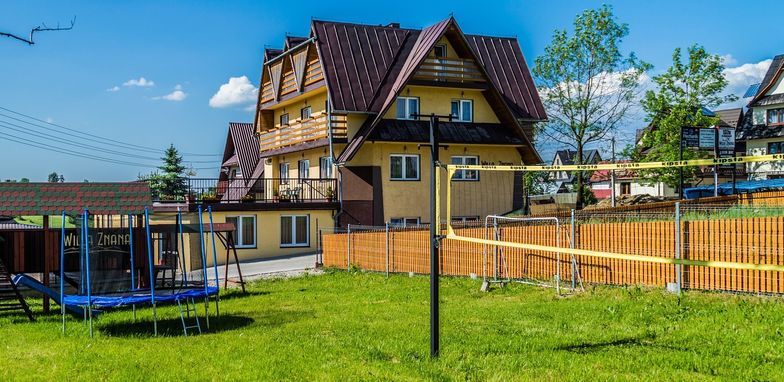 Kwatery prywatne czy domki na majówkę? Co się bardziej opłaca?