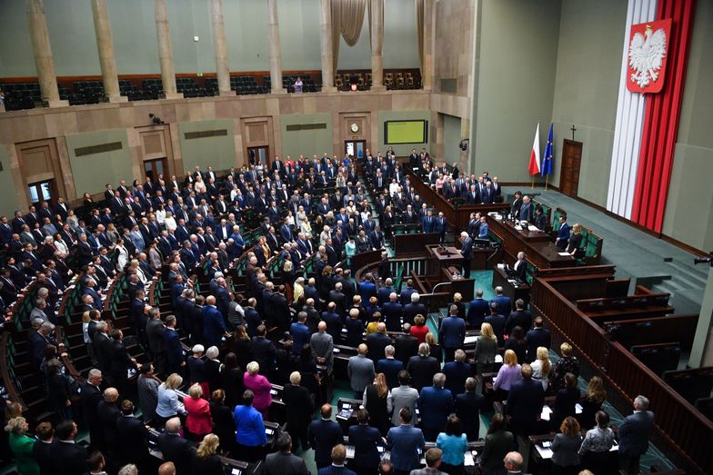 Sejm zdecydował. Ceny prądu będą zamrożone. Najważniejsze założenia