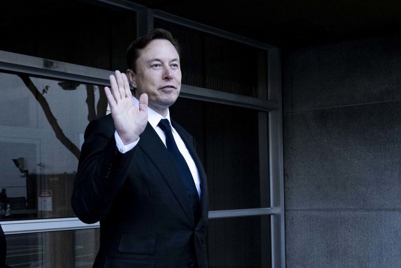 "Wstrzymajmy rozwój systemów AI". Elon Musk i setki ekspertów podpisali się pod apelem
