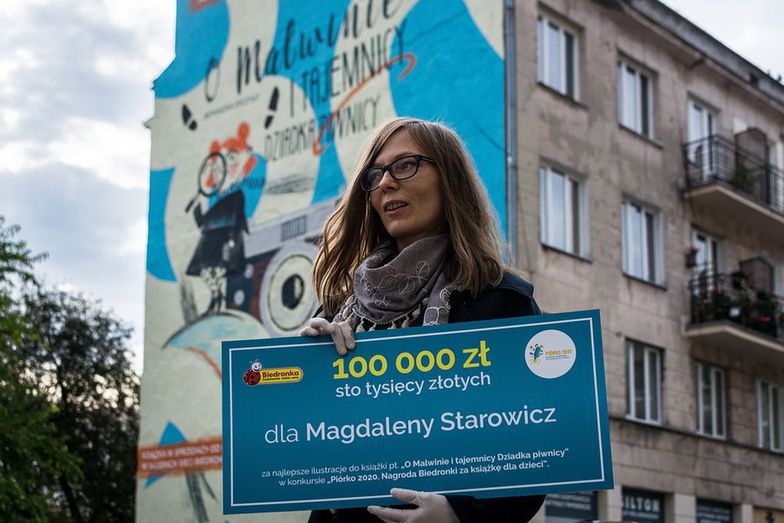 Biedronka wręcza 100 tys. zł i odsłania antysmogowy mural