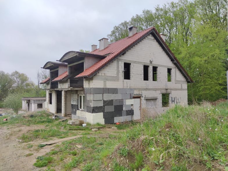 Jaki projekt domu wybrać na dużą działkę i jak ją zagospodarować?