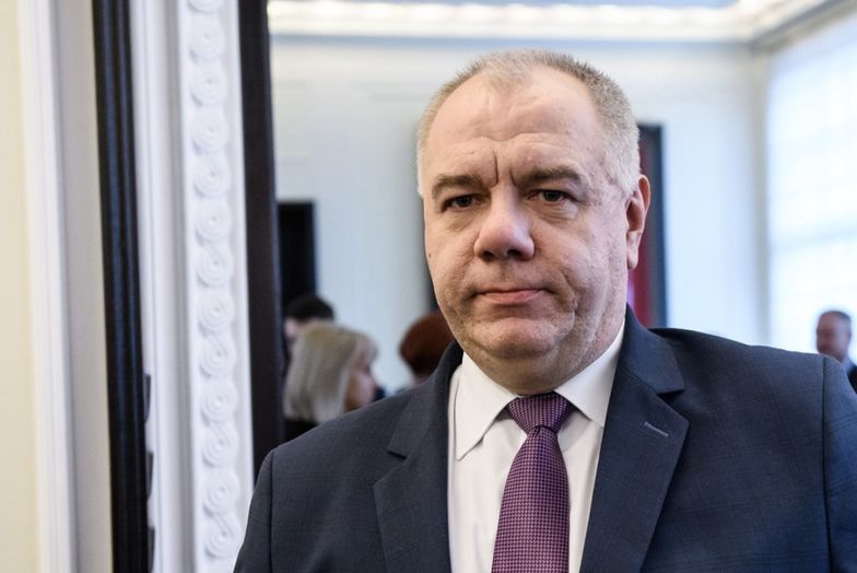 Jacek Sasin poprosił Pocztę Polską o nie ściąganie abonamentu RTV