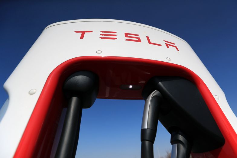 Niemcy. Tesla oferuje nawet 3,5 tys. euro. Zachęca Polaków