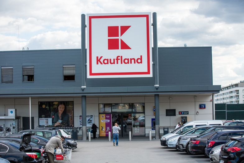 Kaufland wstrzymuje się z otwarciem sklepów w niedziele. Radna PiS chce blokować wjazd