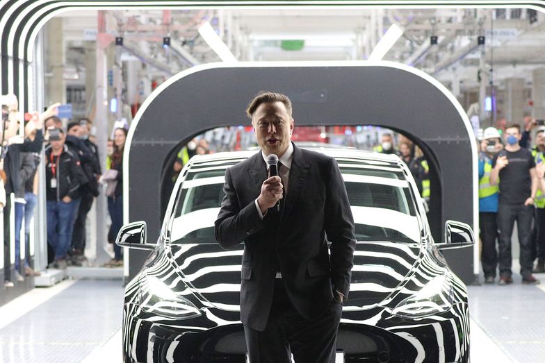 Elon Musk wycofuje się z planów cięcia zatrudnienia. Nie będzie masowych zwolnień w Tesli