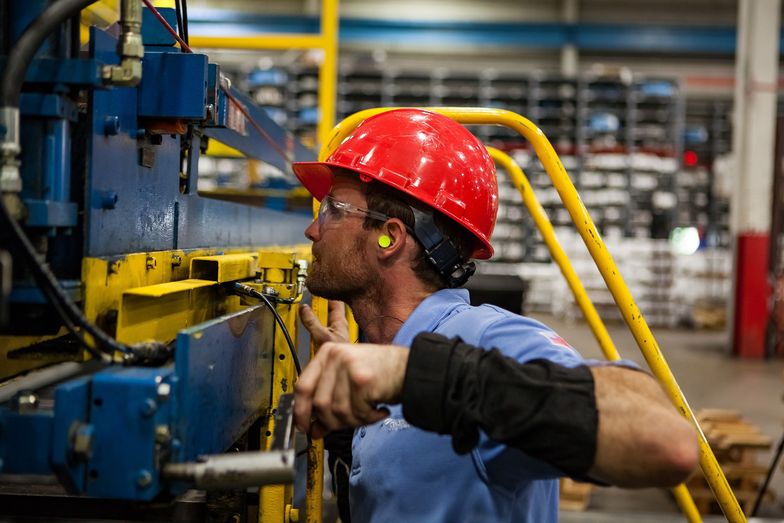 Wskaźnik PMI dla przemysłu spadł w kwietniu do 31,9 pkt, najniższego poziomu od 1998 roku. 